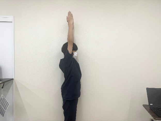 野球肘のチェックポイントC)バンザイ動作