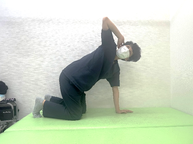 野球肘のチェックポイントE)エルボーアップ